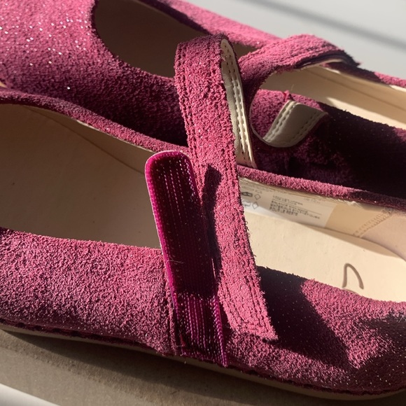 Girls Clark’s Plum Suede shoes. - Picture 4 of 4